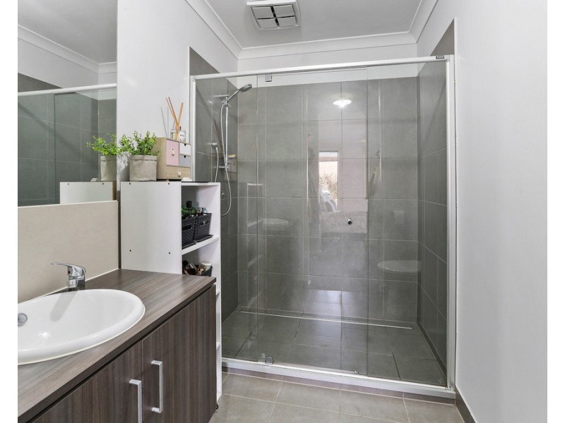 27B Pettitt Crescent, Norlane VIC 3214