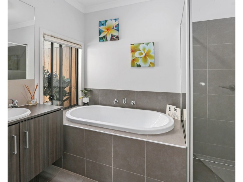 27B Pettitt Crescent, Norlane VIC 3214