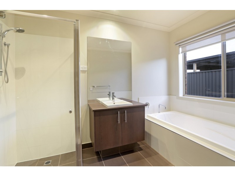 31 Cape Barron Drive, Lara VIC 3212