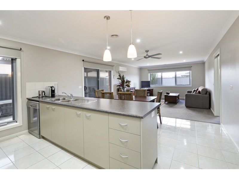 10 Grey Teal Place, Lara VIC 3212