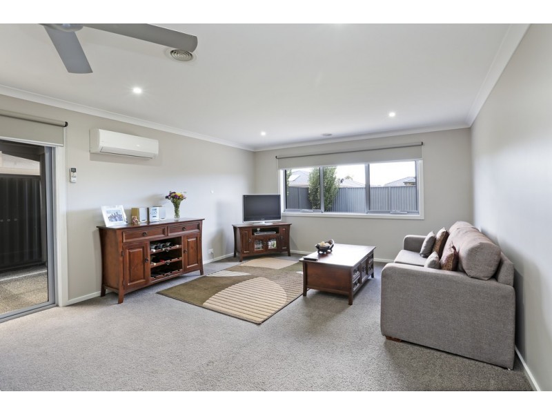 10 Grey Teal Place, Lara VIC 3212