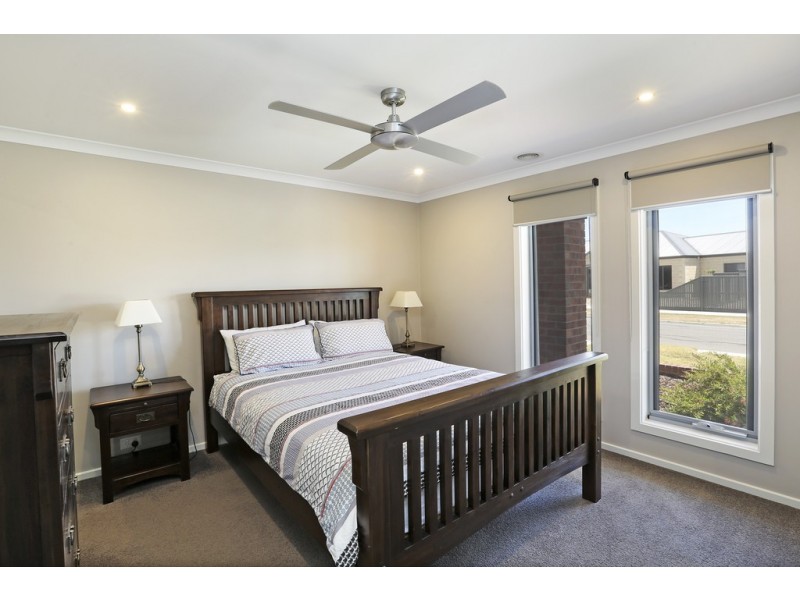 10 Grey Teal Place, Lara VIC 3212