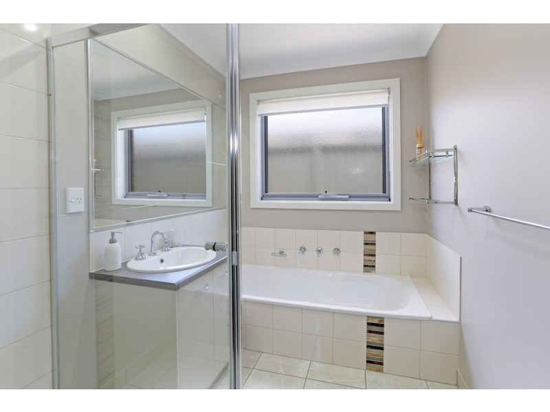 10 Grey Teal Place, Lara VIC 3212