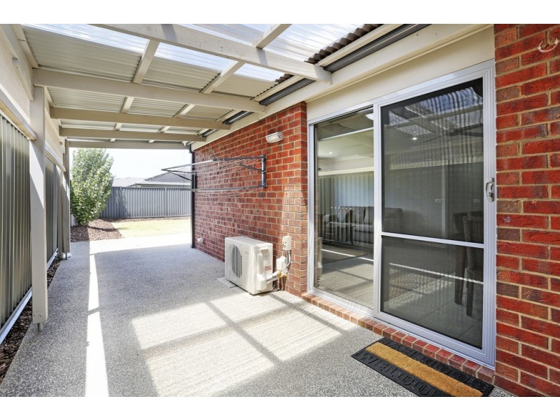 10 Grey Teal Place, Lara VIC 3212