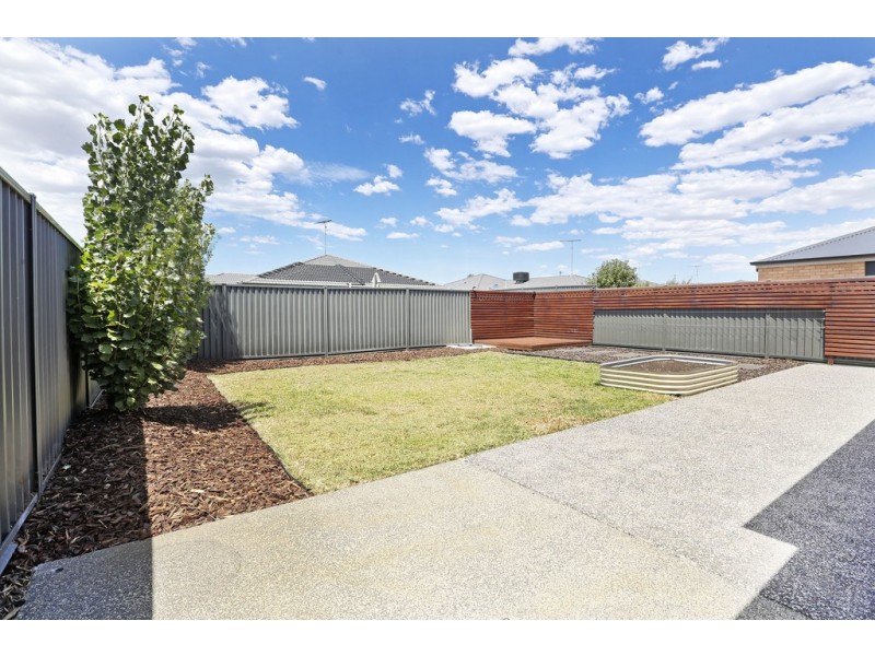 10 Grey Teal Place, Lara VIC 3212