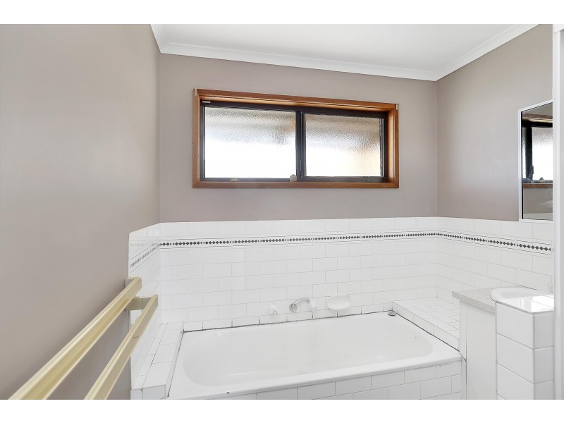 48 Fairbairn Drive, Corio VIC 3214