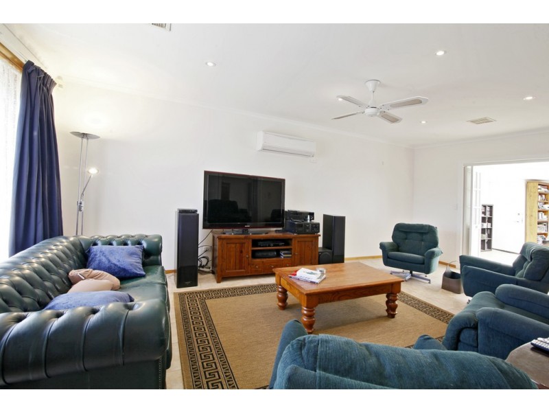 8 Coleraine Crescent, Corio VIC 3214