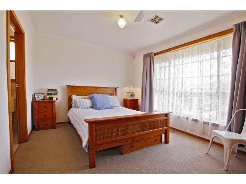 8 Coleraine Crescent, Corio VIC 3214