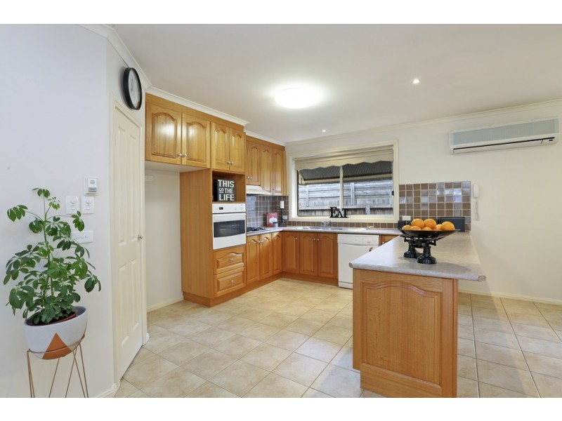 10 Brownlow Court, Lara VIC 3212