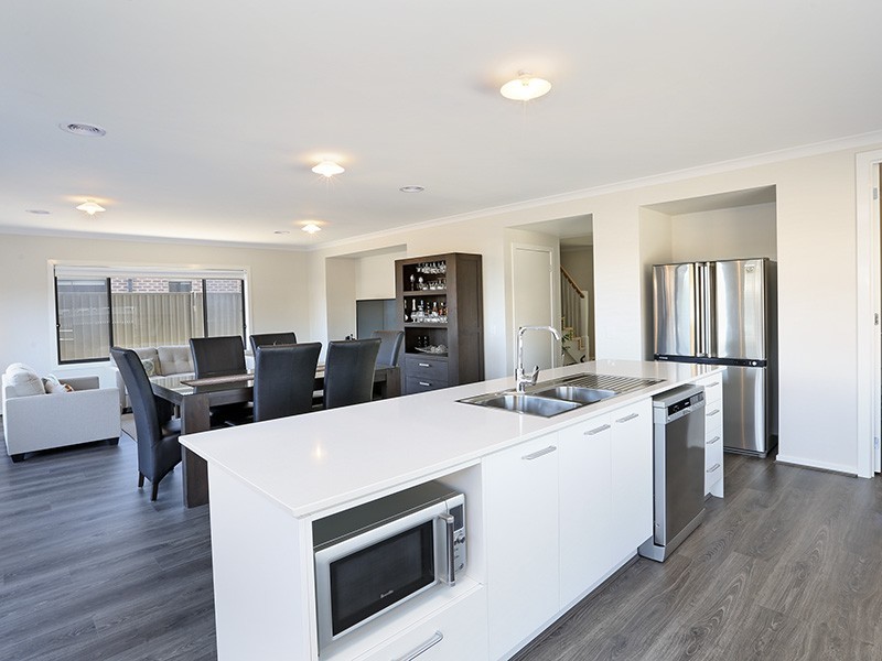 96 Eastlakes Boulevard, Lara VIC 3212