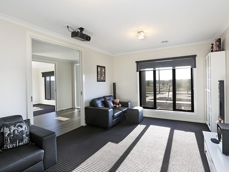 96 Eastlakes Boulevard, Lara VIC 3212