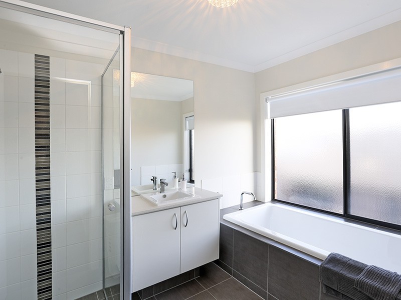 96 Eastlakes Boulevard, Lara VIC 3212