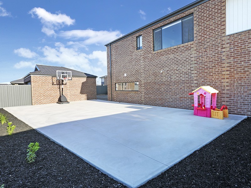 96 Eastlakes Boulevard, Lara VIC 3212