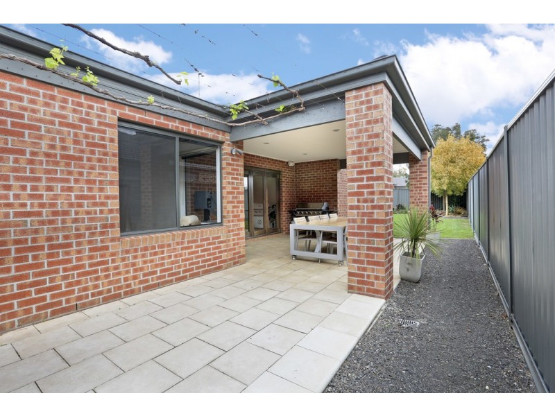 10 Barbara Drive, Lara VIC 3212