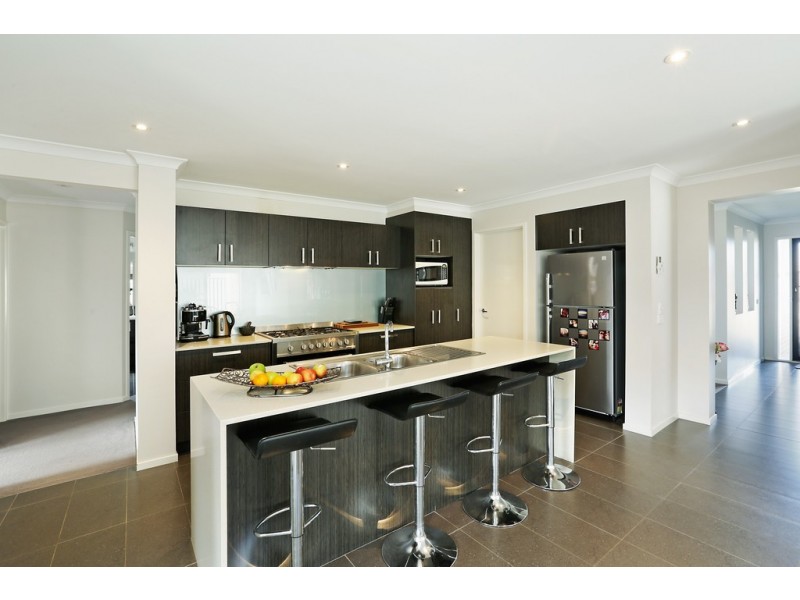 11 Weerana Way, Lara VIC 3212