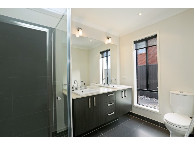 11 Weerana Way, Lara VIC 3212