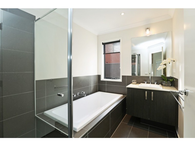 11 Weerana Way, Lara VIC 3212