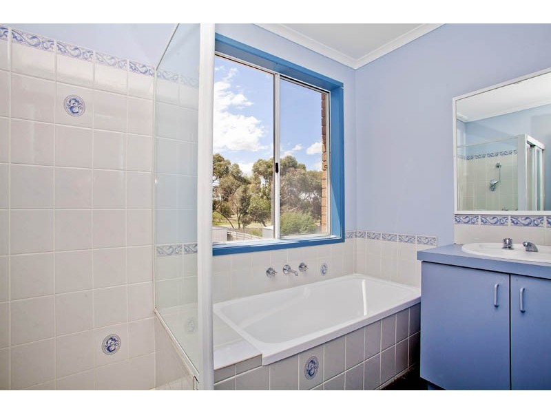 65 Cameron Crescent, Lara VIC 3212