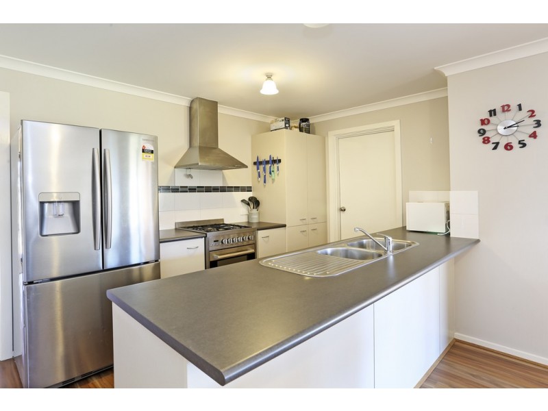 142 Canterbury Road West, Lara VIC 3212