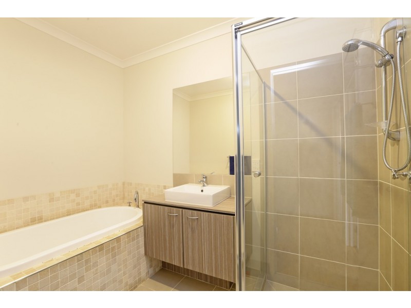13 Cape Barron Drive, Lara VIC 3212