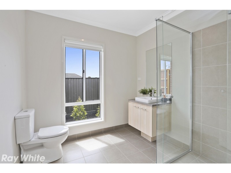 8 Caddys Road, Lara VIC 3212