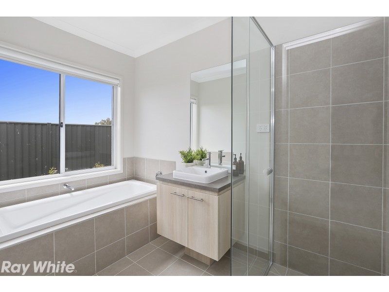 8 Caddys Road, Lara VIC 3212