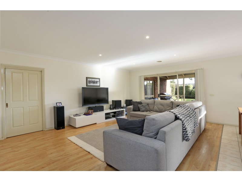 24 Pineview Court, Lara VIC 3212