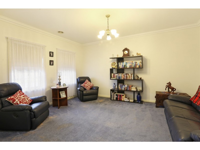 17 Greenleaf Drive, Lara VIC 3212