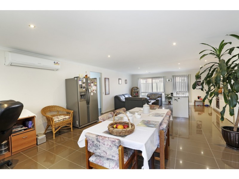 8 Mallard Court, Lara VIC 3212