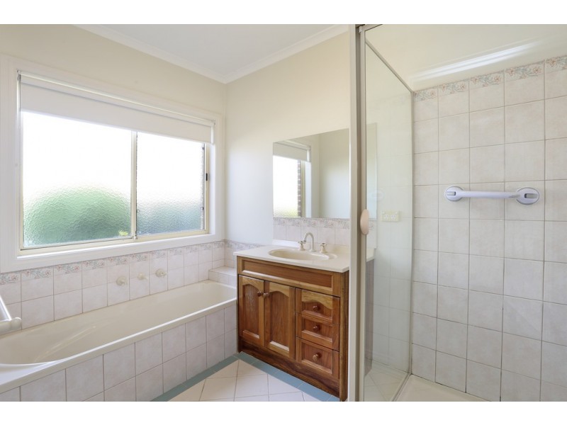 2/7-8 Gillean Place, Lara VIC 3212