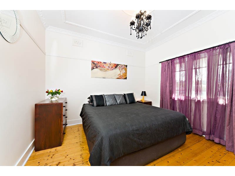 128 Unwins Bridge Road, St Peters NSW 2044