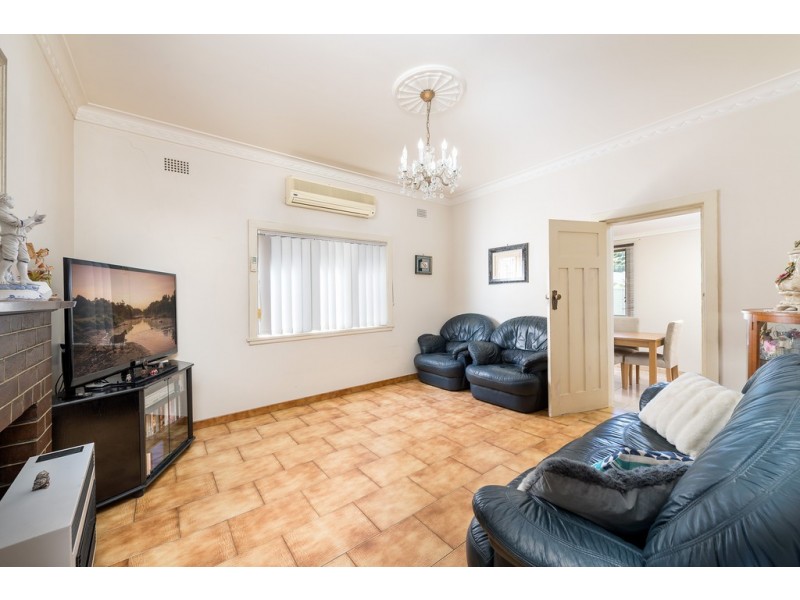 6 Windsor Avenue, Croydon Park NSW 2133