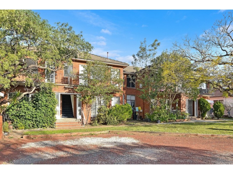 5/6 Kresser Grove, Canterbury NSW 2193