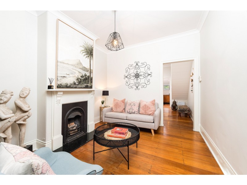 18 Whitehorse Street, Newtown NSW 2042