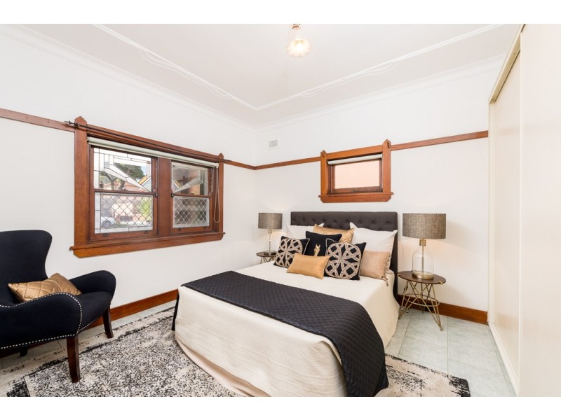 33 Wolli Avenue, Earlwood NSW 2206