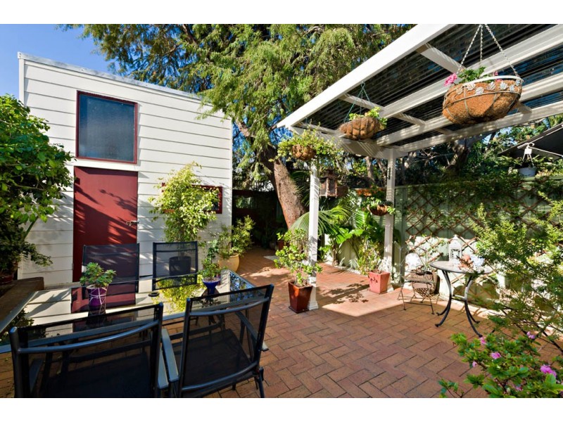 11 Grove Street, St Peters NSW 2044