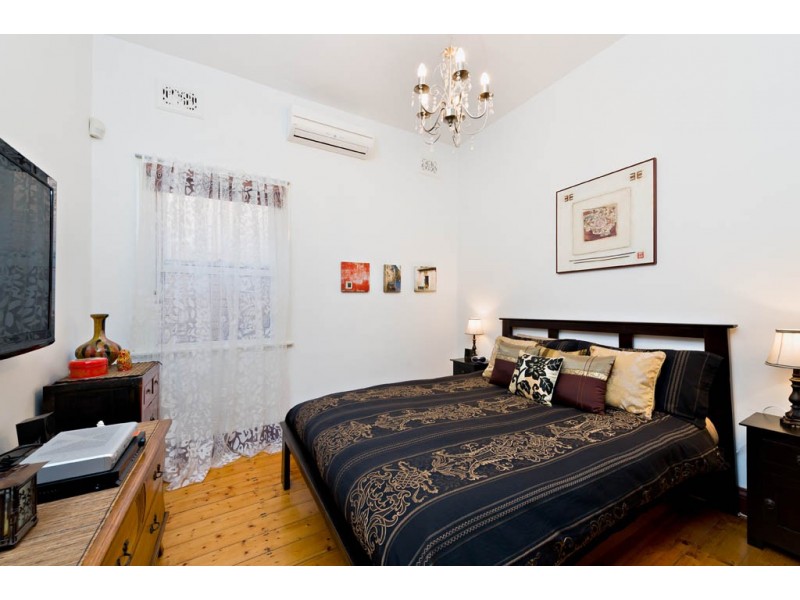 11 Grove Street, St Peters NSW 2044