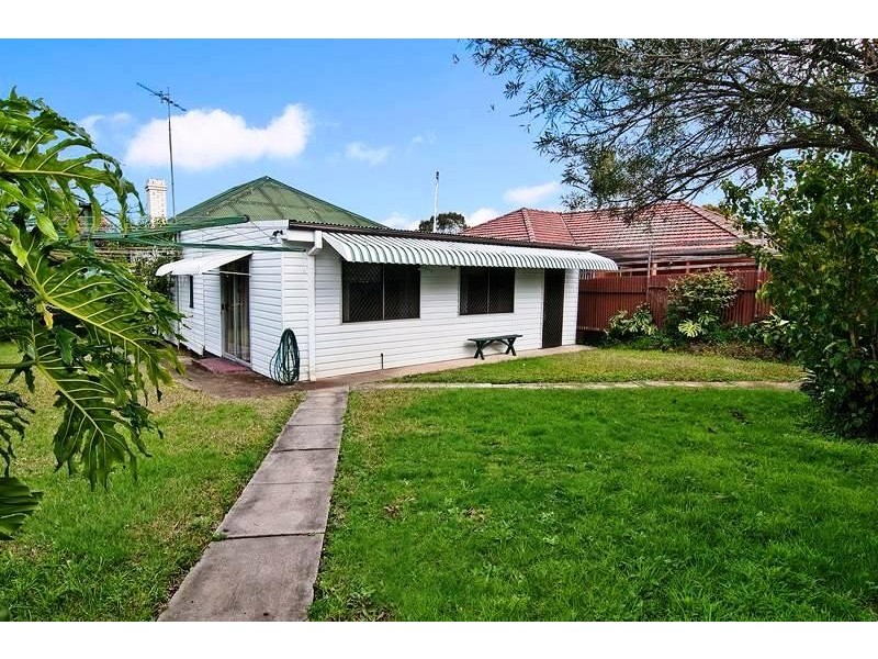 2/1 The Causeway, Strathfield South NSW 2136