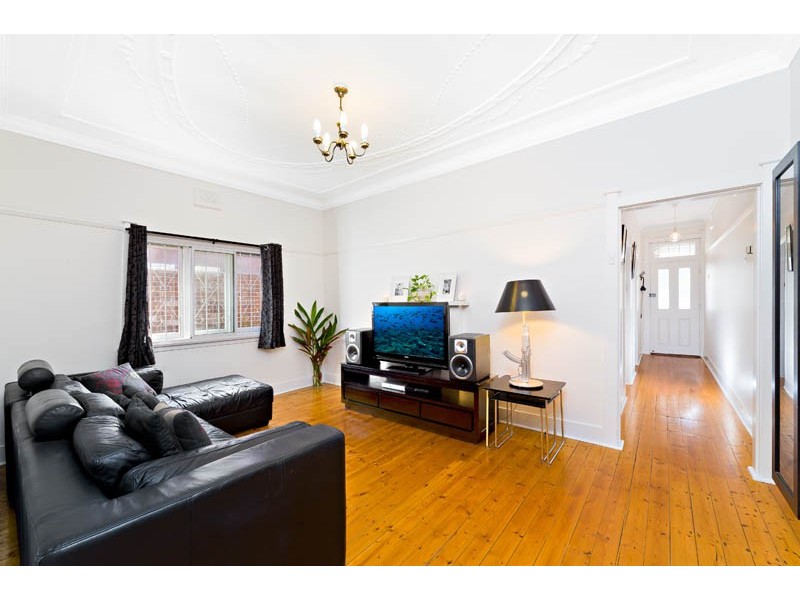 128 Unwins Bridge Road, St Peters NSW 2044