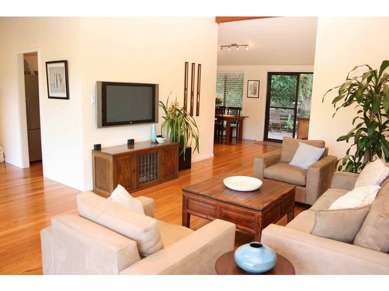 99 Lakeshore Dr, North Avoca NSW 2260