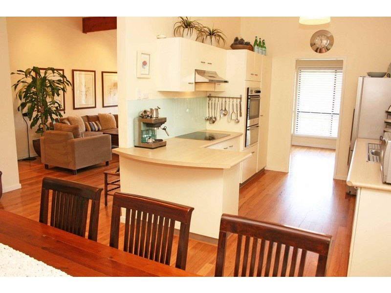 99 Lakeshore Dr, North Avoca NSW 2260