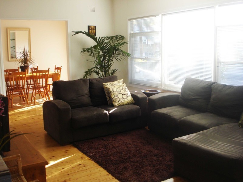 11 Bateau Bay Rd, Bateau Bay NSW 2261