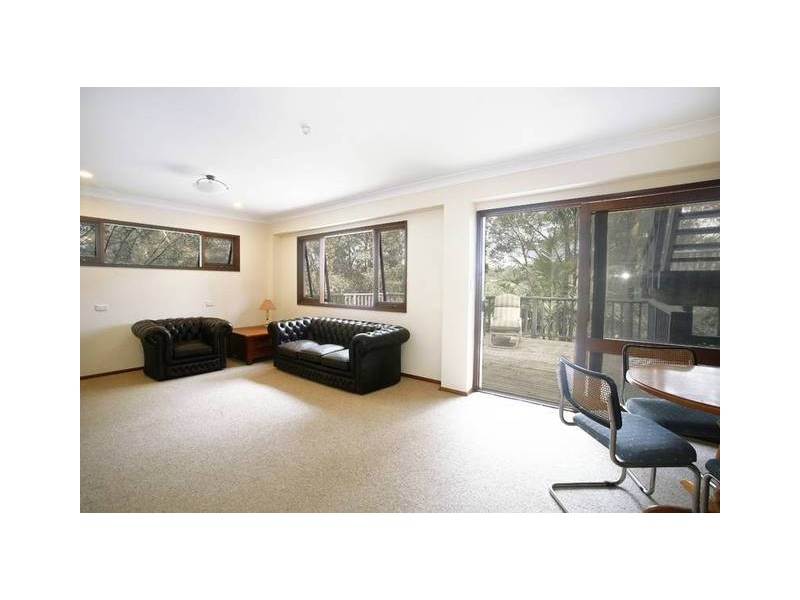 11 Francis Rd, North Avoca NSW 2260