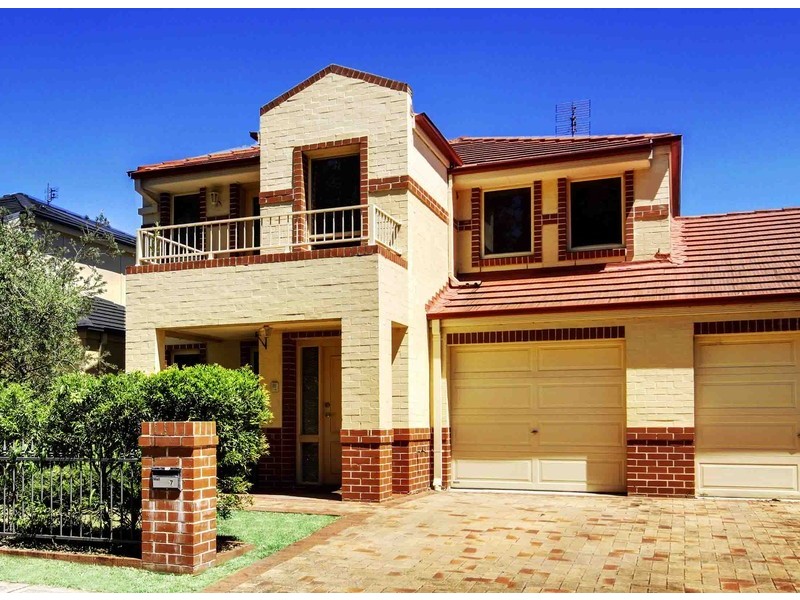 7 Wingello Cres, Wyoming NSW 2250