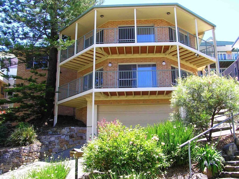 8 Bulbararing Rd, North Avoca NSW 2260