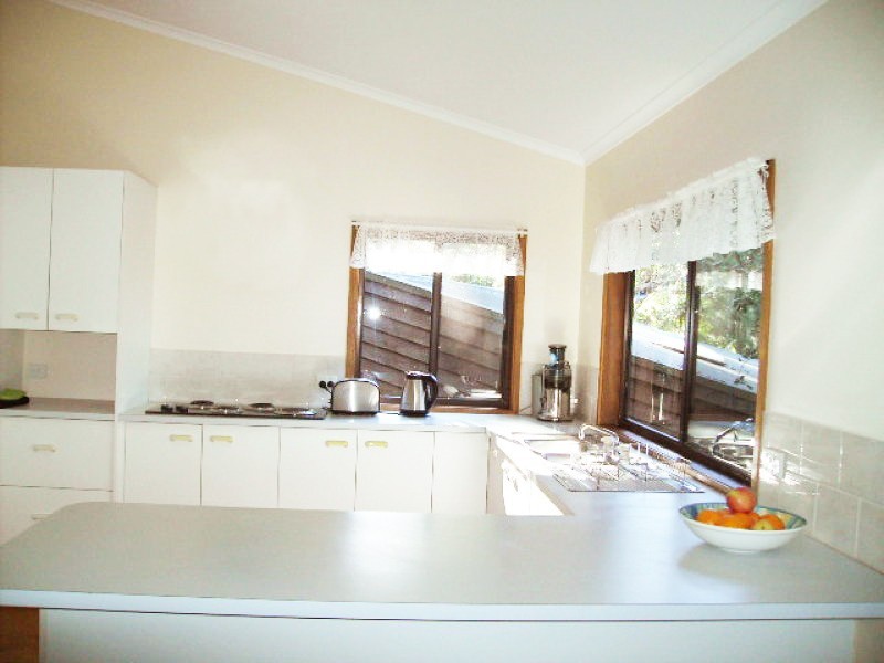 9 Easter Parade, North Avoca NSW 2260
