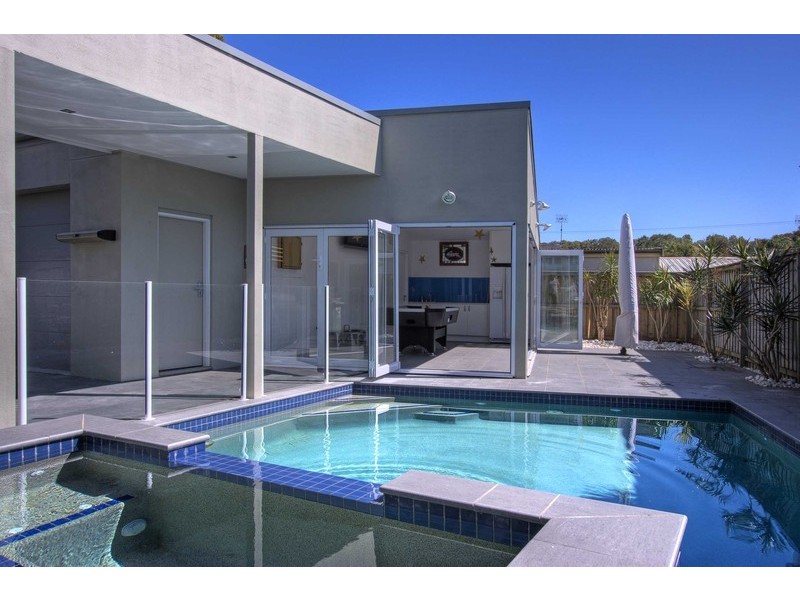 17 Ocean Street, North Avoca NSW 2260