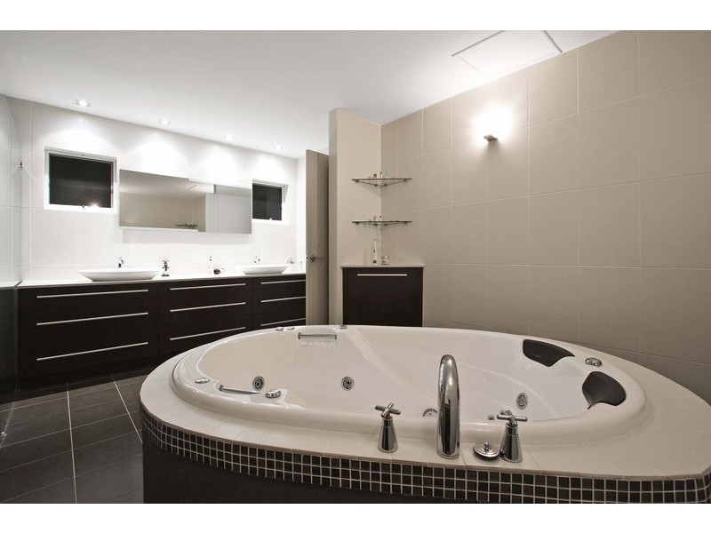 17 Ocean Street, North Avoca NSW 2260