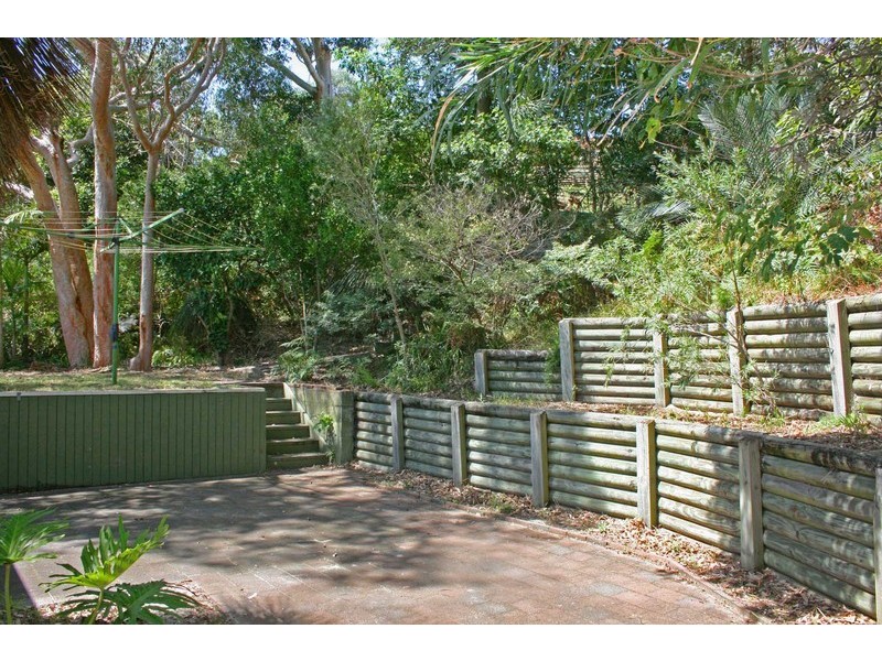 4 Dan Place, Forresters Beach NSW 2260