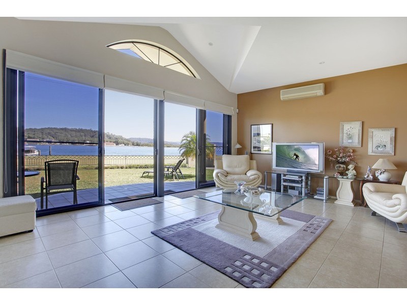 2 Davis Avenue, Davistown NSW 2251